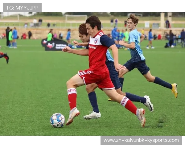 足球比赛中的长传战术与实战运用 足球比赛中的长传战术与实战运用